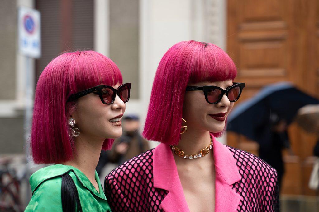 Fashion look femminile fotografato durante le sfilate milanesi.